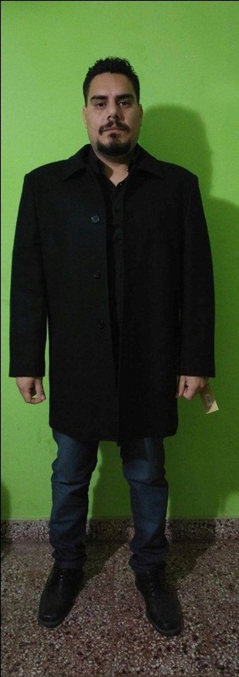 Foto de cuerpo entero lejos